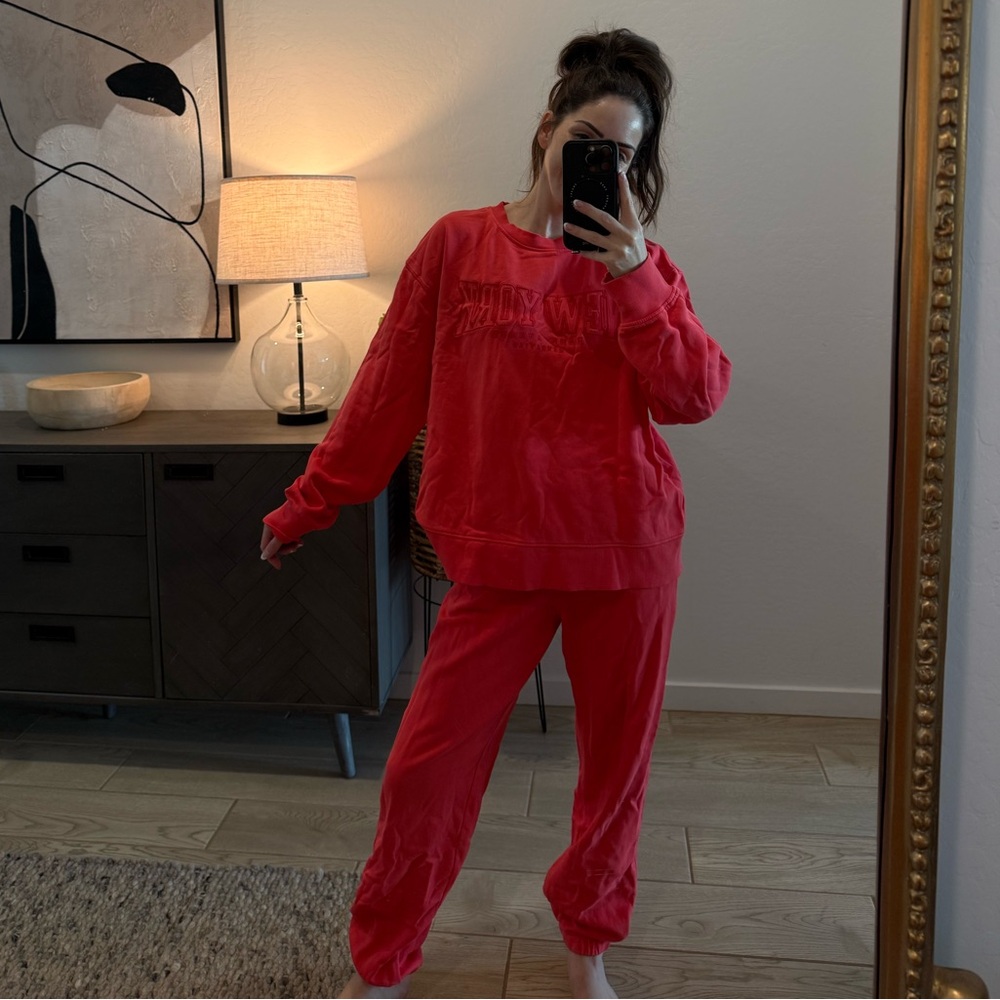 H&M Women’s Red Sweatshirt and Pants Matching Set New York NWT